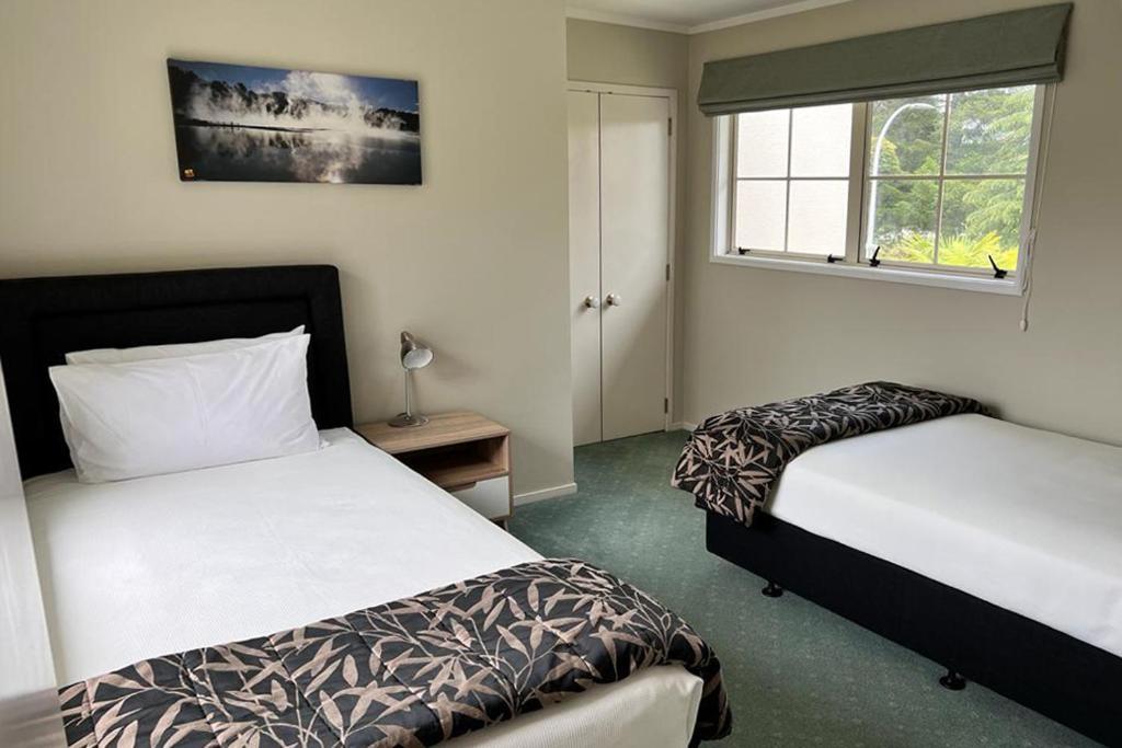 Silver Fern Rotorua Suites & Spa Exteriér fotografie A bedroom at the hotel