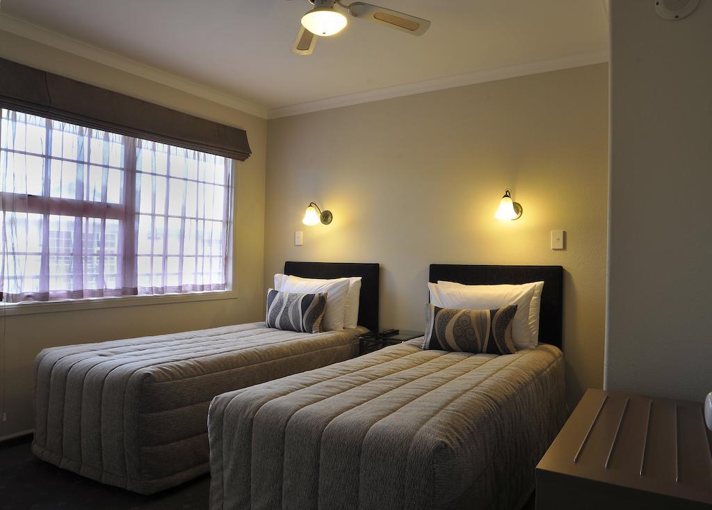 Silver Fern Rotorua Suites & Spa Exteriér fotografie A typical motel room