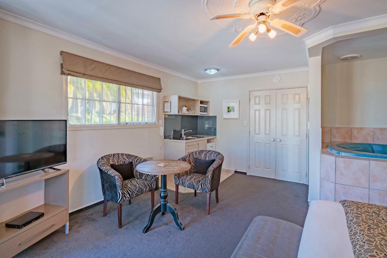 Silver Fern Rotorua Suites & Spa Exteriér fotografie A typical studio apartment