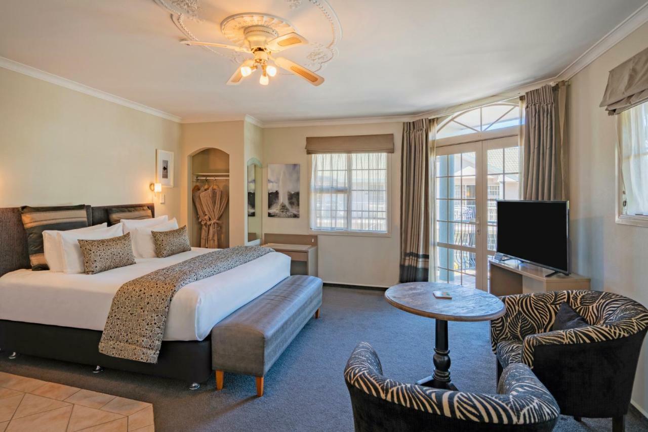 Silver Fern Rotorua Suites & Spa Exteriér fotografie A room at the Protea Hotel, Pretoria