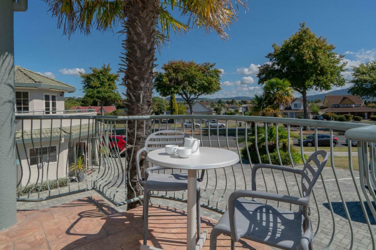 Silver Fern Rotorua Suites & Spa Exteriér fotografie A balcony in Queenstown, New Zealand
