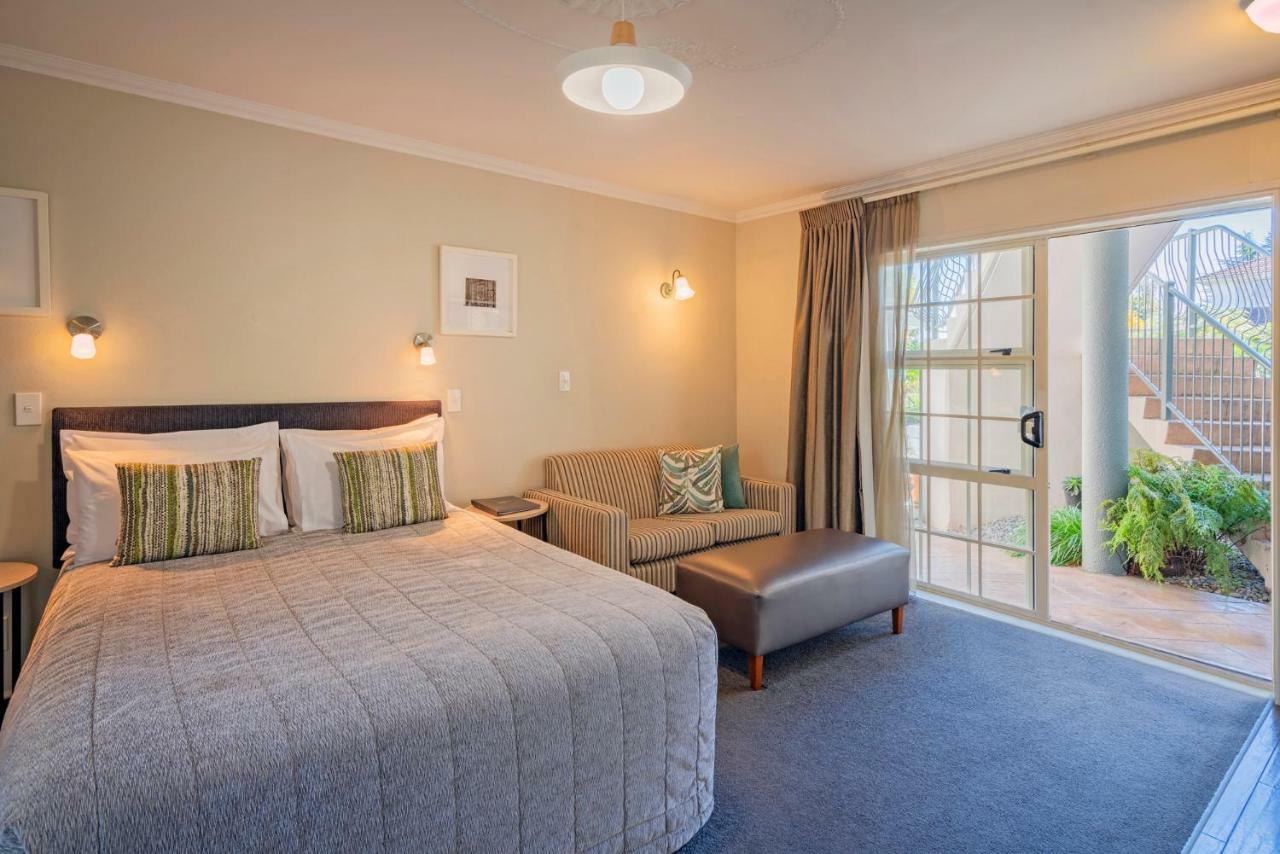 Silver Fern Rotorua Suites & Spa Exteriér fotografie A typical motel room