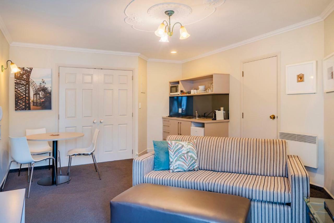 Silver Fern Rotorua Suites & Spa Exteriér fotografie A typical studio apartment