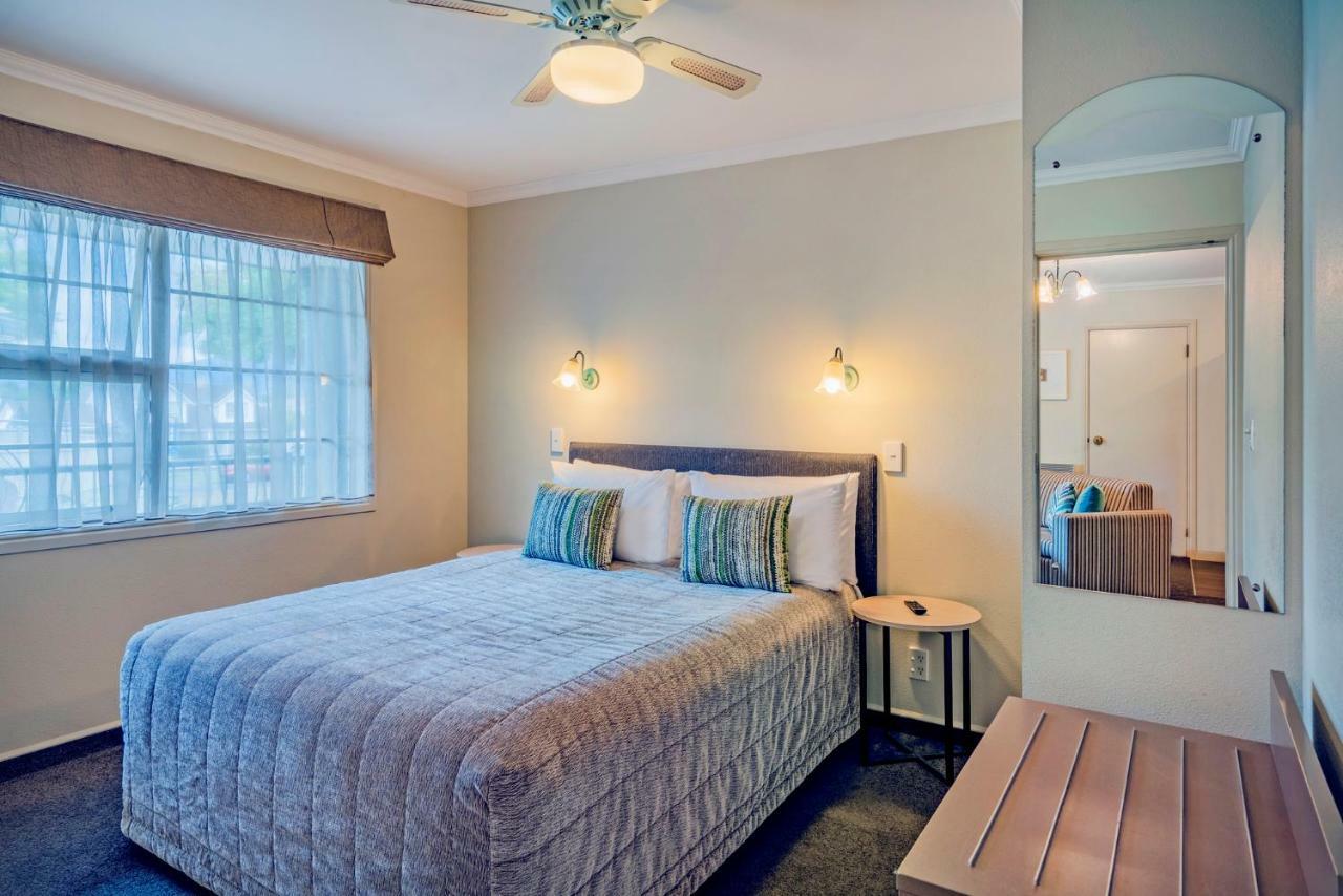 Silver Fern Rotorua Suites & Spa Exteriér fotografie A bedroom at the hotel