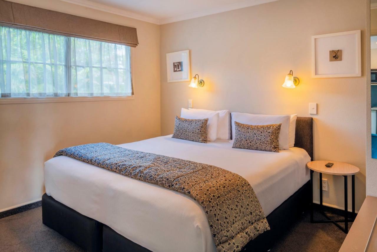 Silver Fern Rotorua Suites & Spa Exteriér fotografie A bedroom at the hotel
