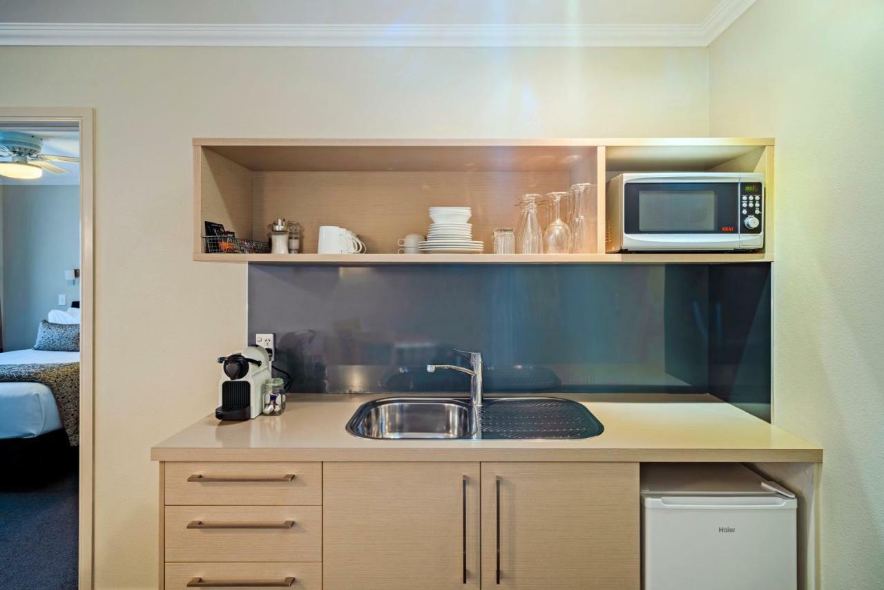 Silver Fern Rotorua Suites & Spa Exteriér fotografie A kitchenette in a hotel room