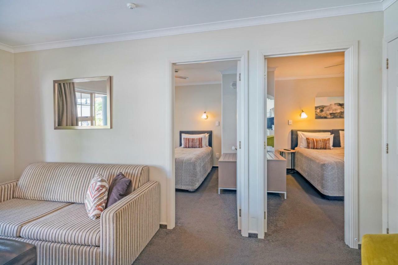 Silver Fern Rotorua Suites & Spa Exteriér fotografie A typical two bedroom apartment